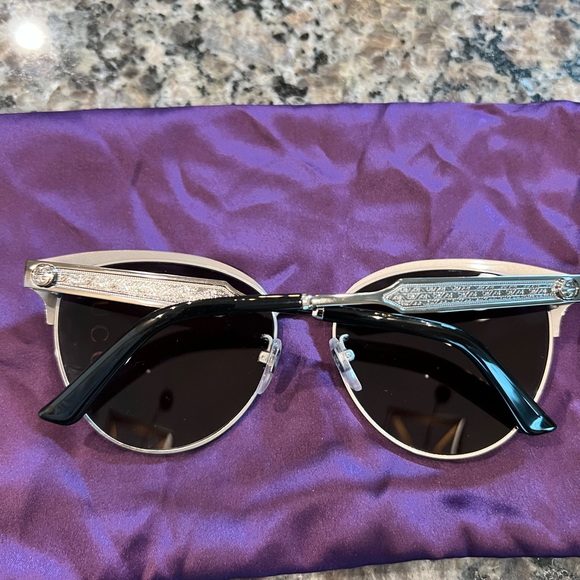 Authentic GUCCI Sunglasses - Picture 3 of 8